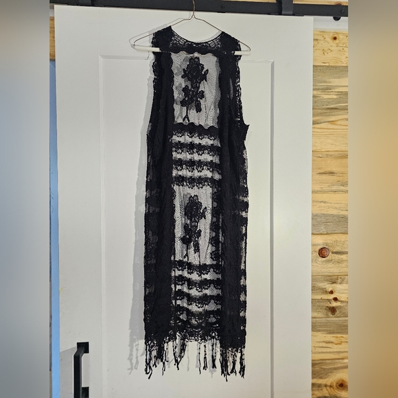 Gorgeous Panhandle Sleeveless Black Lace Rose Duster Kimono Cover with Fringe - Picture 4 of 7